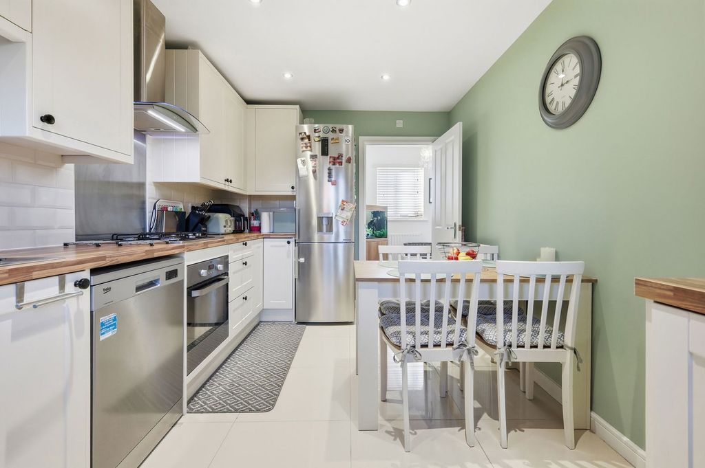 Property photo 3 of 27