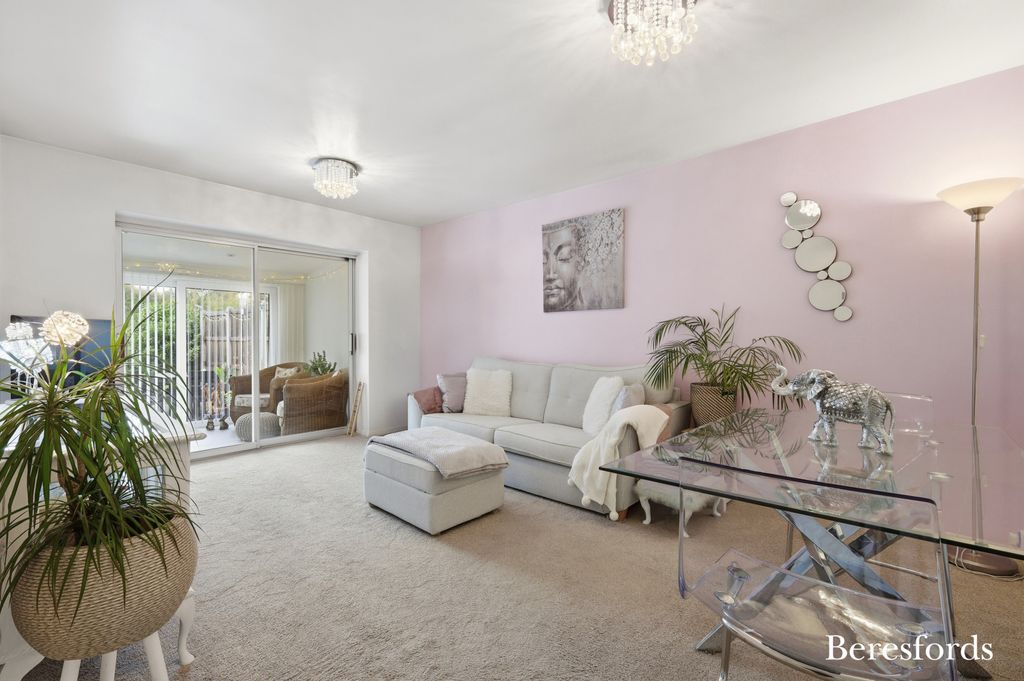 Property photo 2 of 20 Lounge