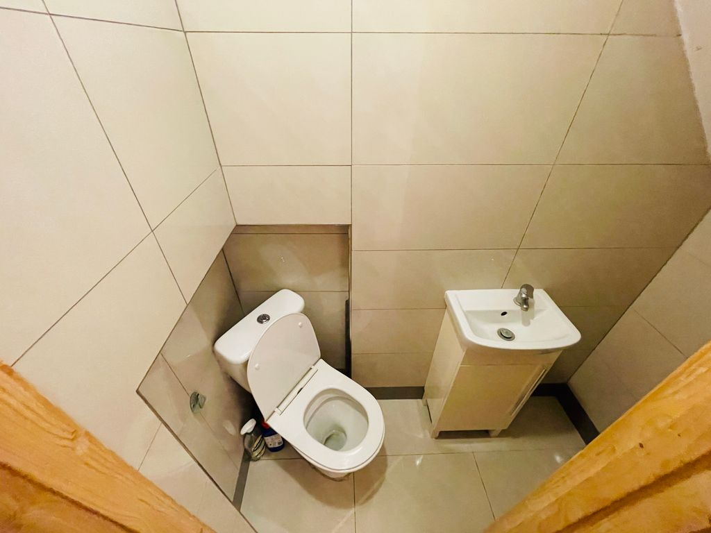 Property photo 3 of 6 Guest Toilet