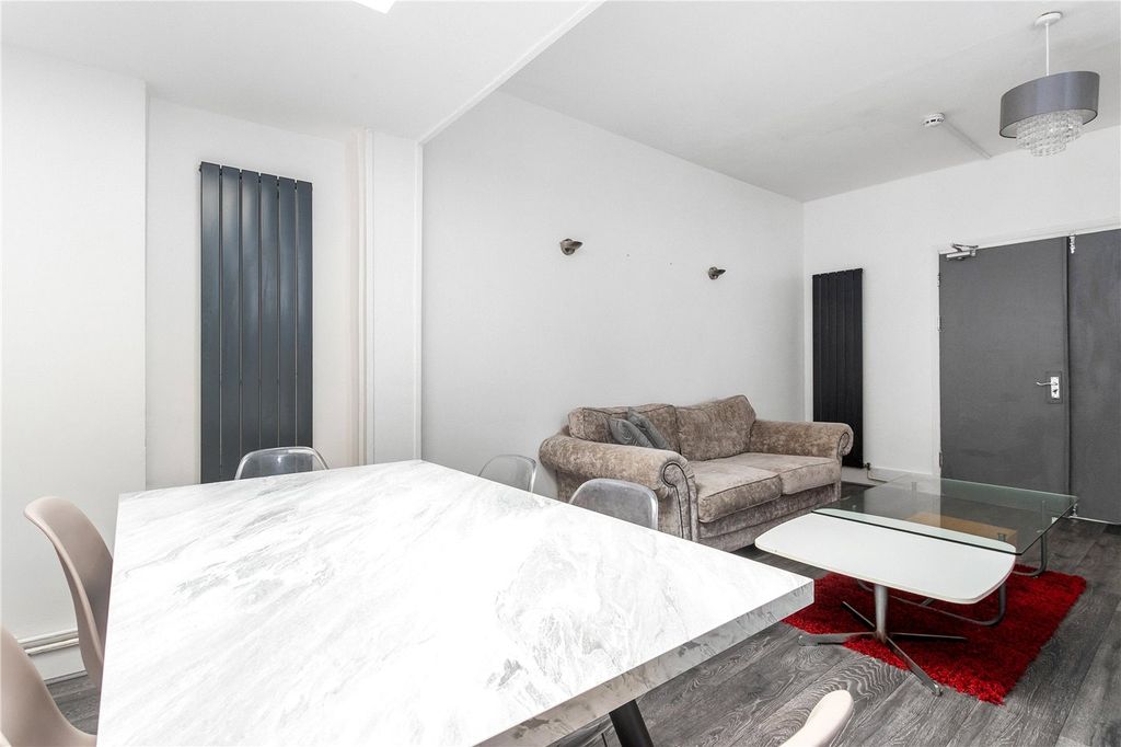 Property photo 2 of 22 Picture No. 15