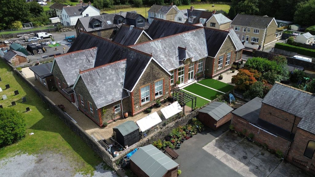 Property photo 2 of 44