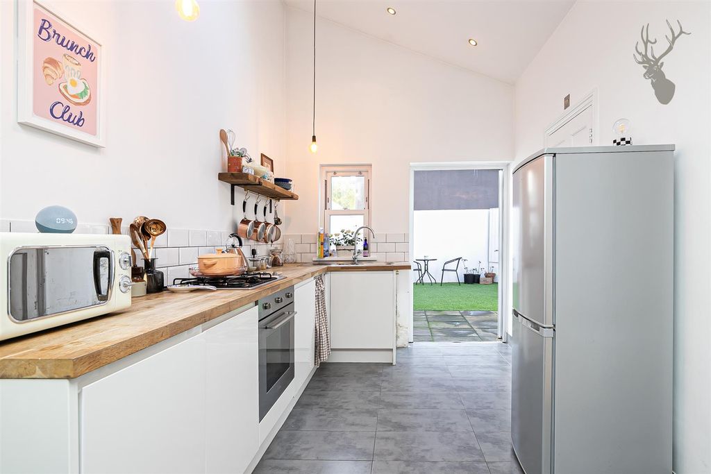 Property photo 2 of 19