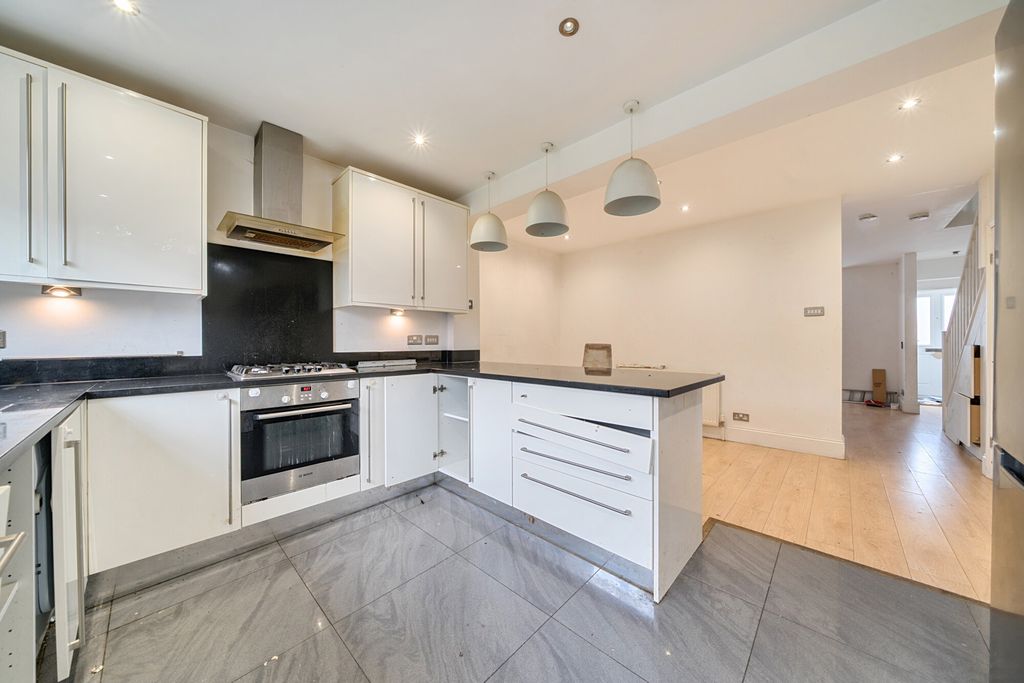 Property photo 2 of 12 Kitchen