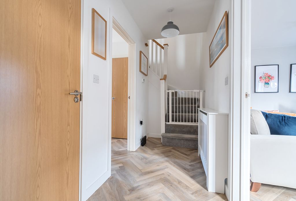 Property photo 2 of 20 1364820-12-68Fb4B...