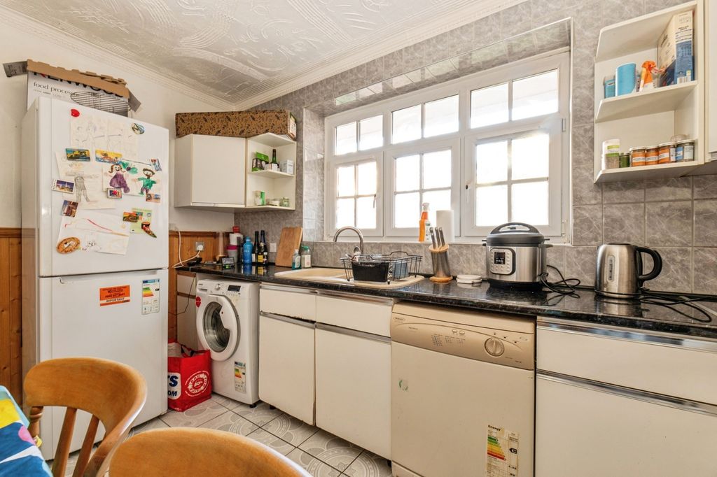 Property photo 3 of 17 Photo