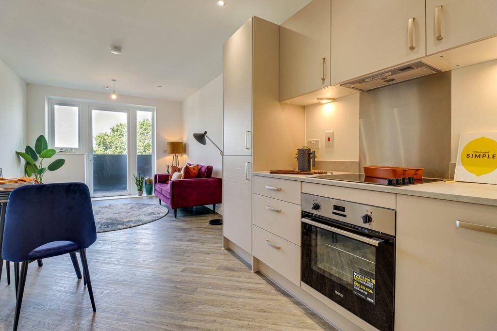 Property photo 1 of 7 Show Home