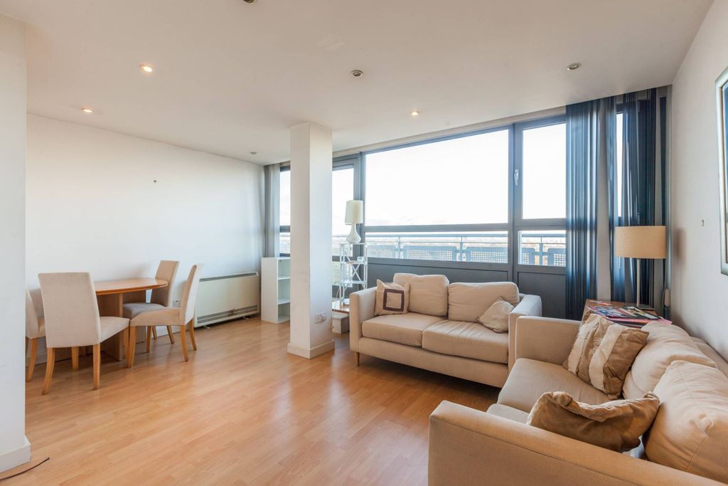 Property photo 1 of 7 A Spacious Two Double Bedroom, One Bathroom, Fourth Floor Apartment Featuring A Bright And Spacious Reception Room And A Balcony With Incredible Skyline Views Of The City.