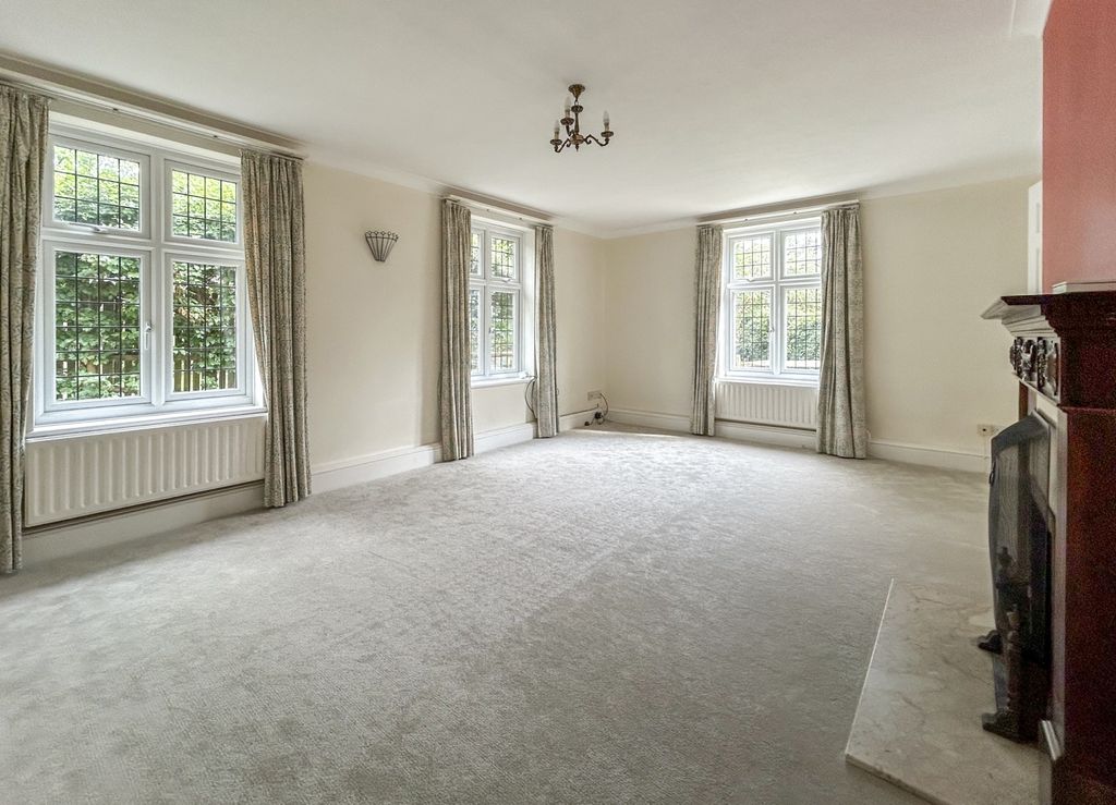 Property photo 3 of 18 Sitting Room 2