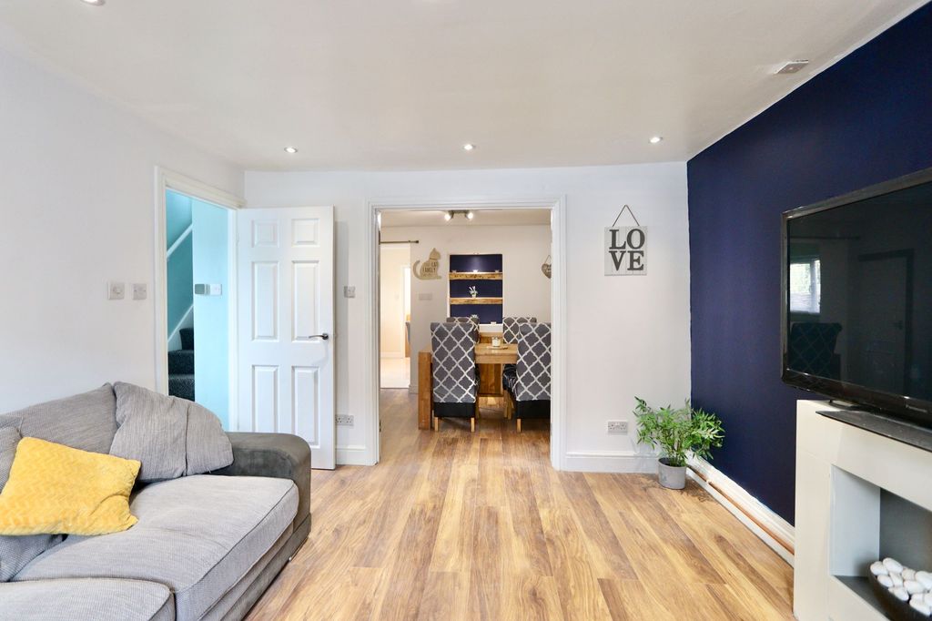 Property photo 2 of 32