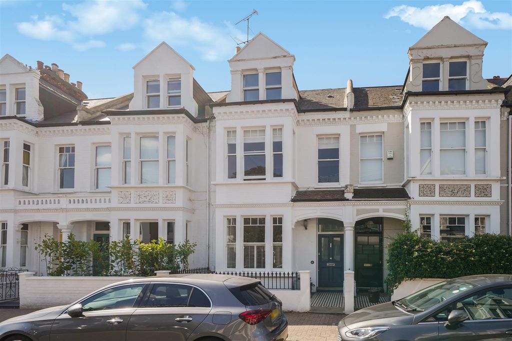 Property photo 1 of 22 Chelverton Road