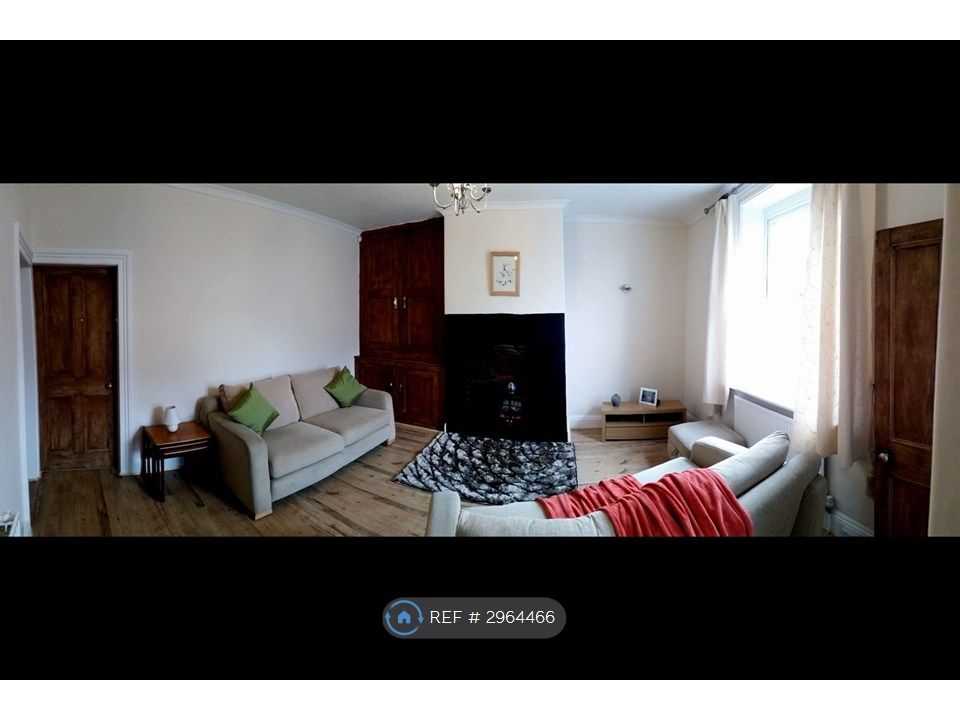 Property photo 1 of 8 Lounge