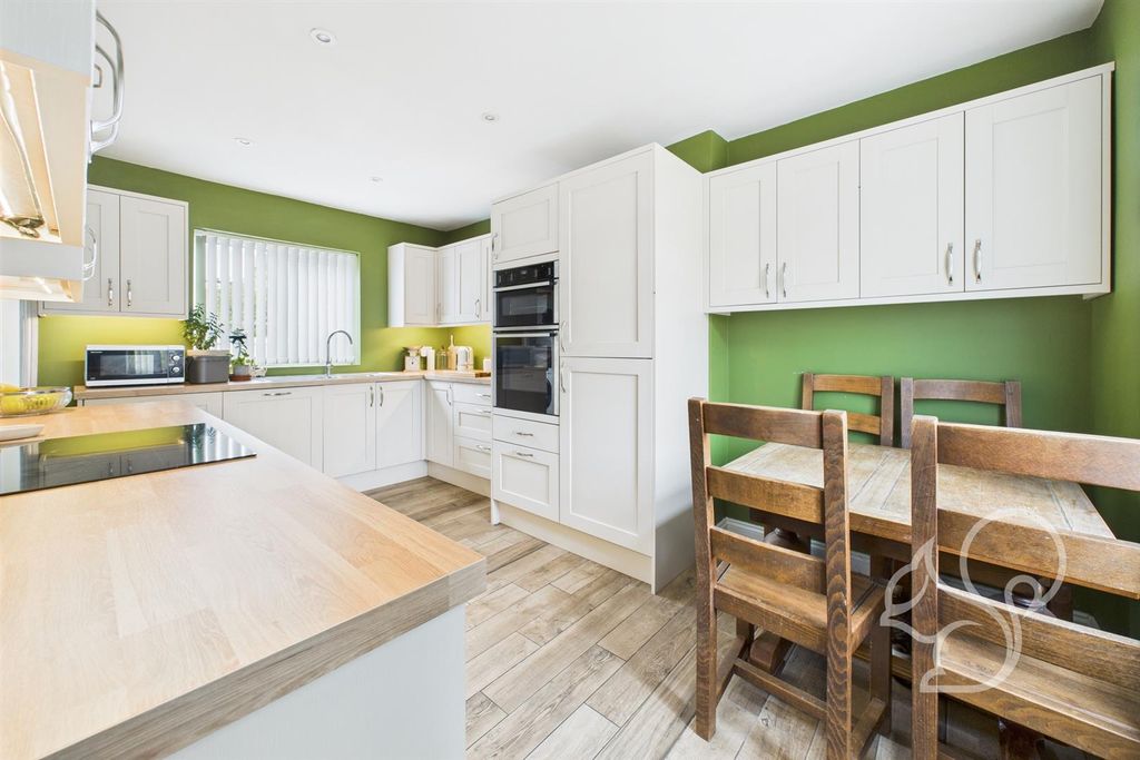 Property photo 3 of 16 Kitchen