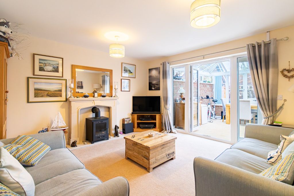 Property photo 2 of 24 4613694