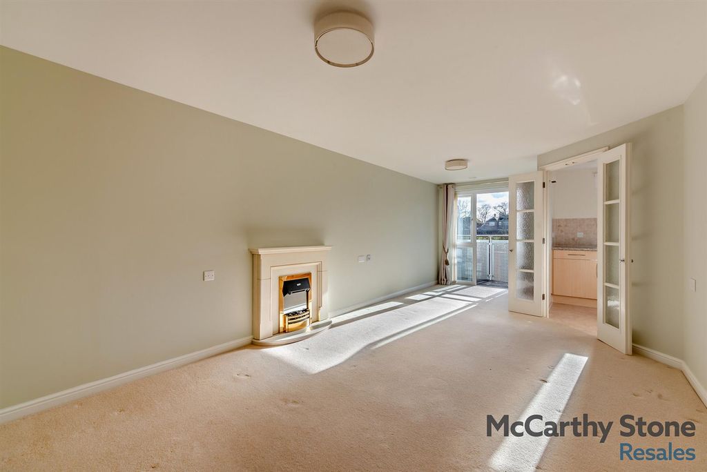 Property photo 2 of 25 8635070-Interior03-800.Jpg