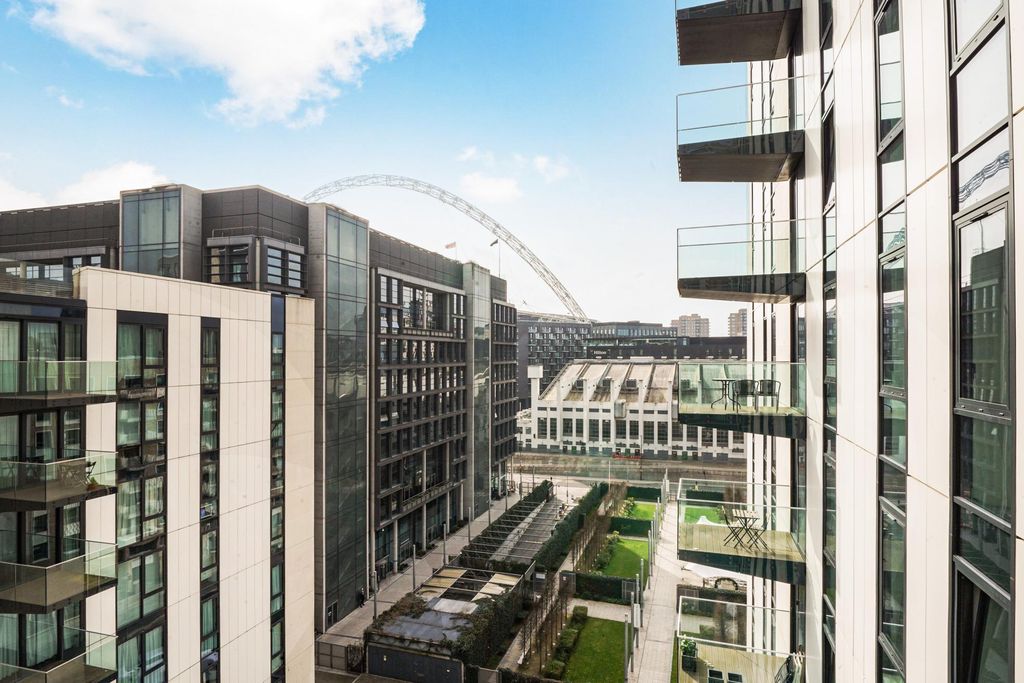 Property photo 3 of 27