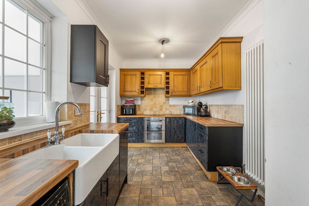 Property photo 2 of 30