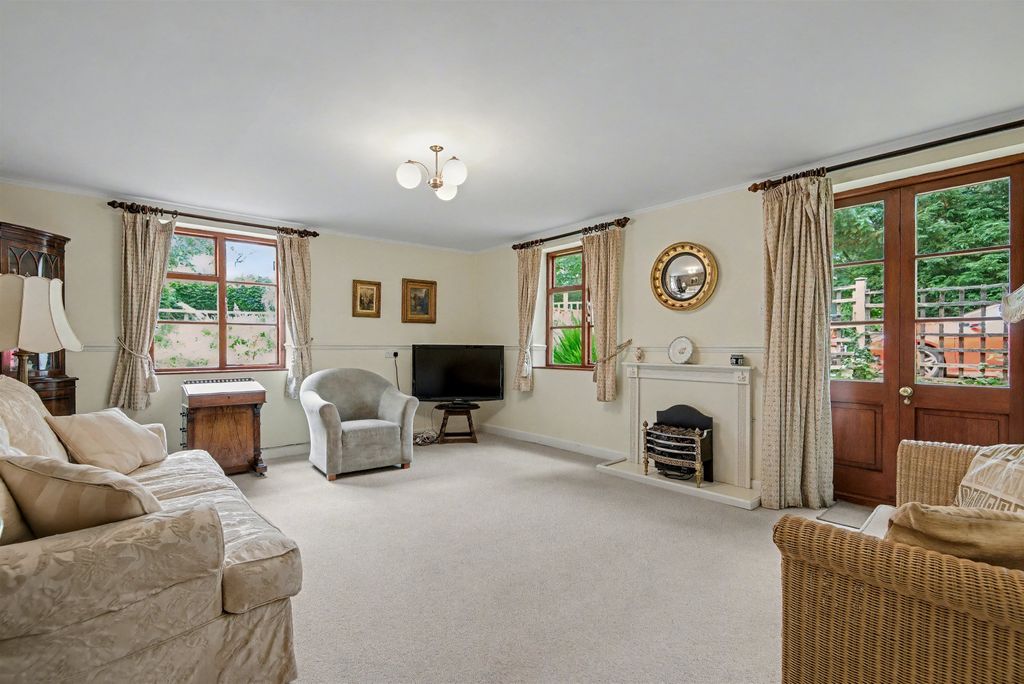 Property photo 3 of 33