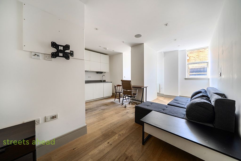 Property photo 3 of 9 1ce00432-F529-4cd...