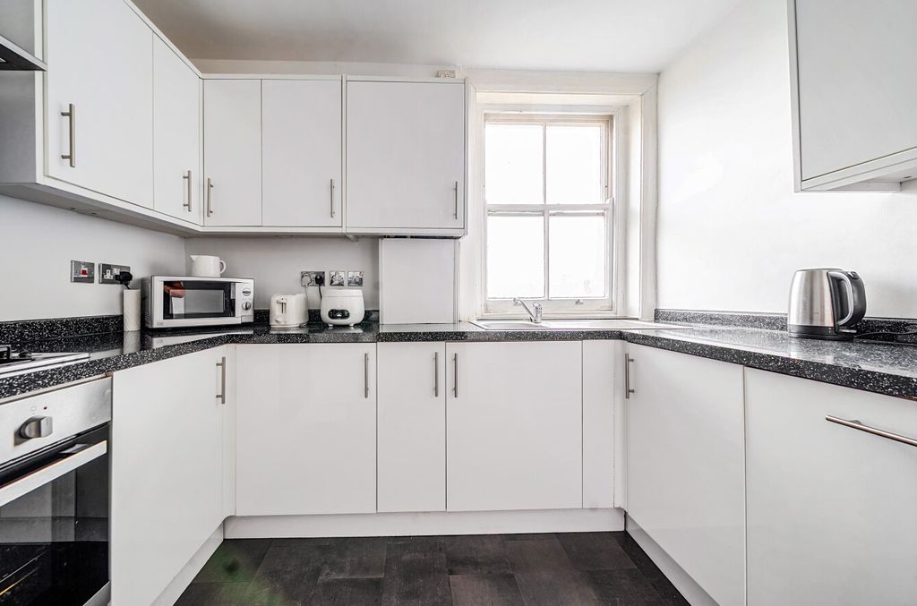 Property photo 3 of 13 1464293-18-6A05d7...