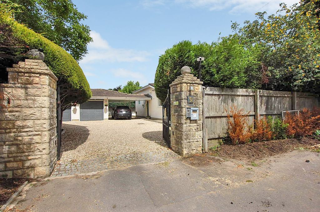 Property photo 2 of 27