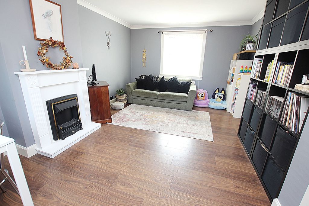 Property photo 2 of 17 Lounge