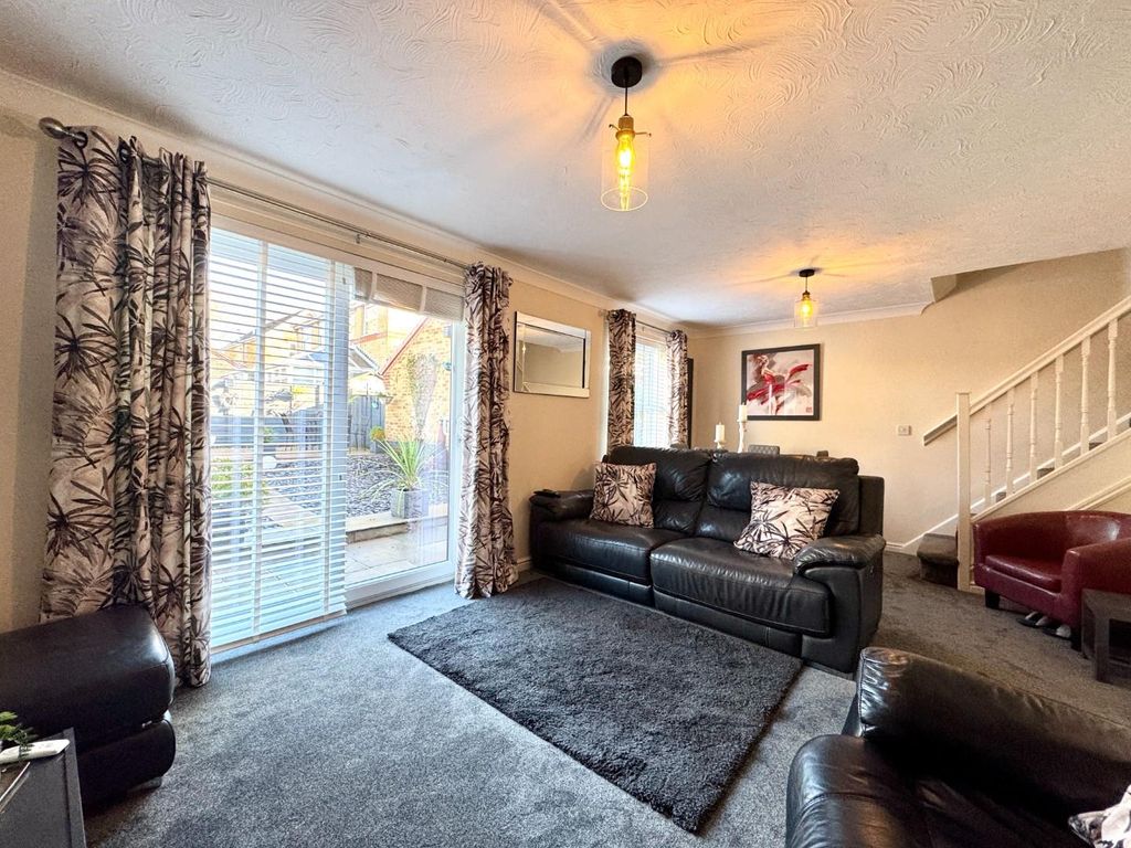 Property photo 2 of 19 Lounge