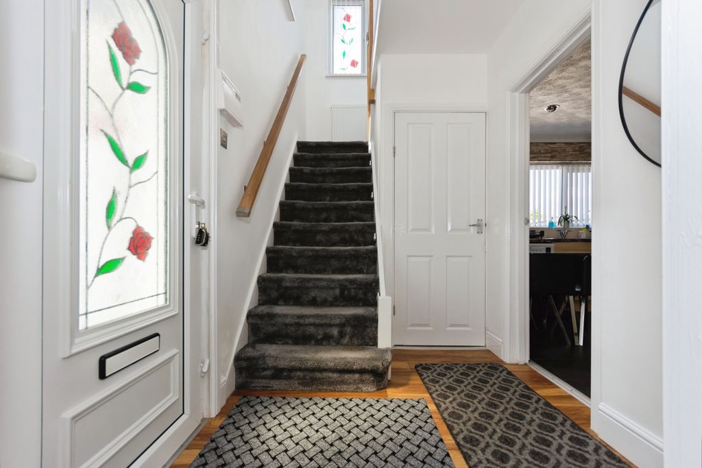 Property photo 3 of 18 Pbox-Img.Jpg