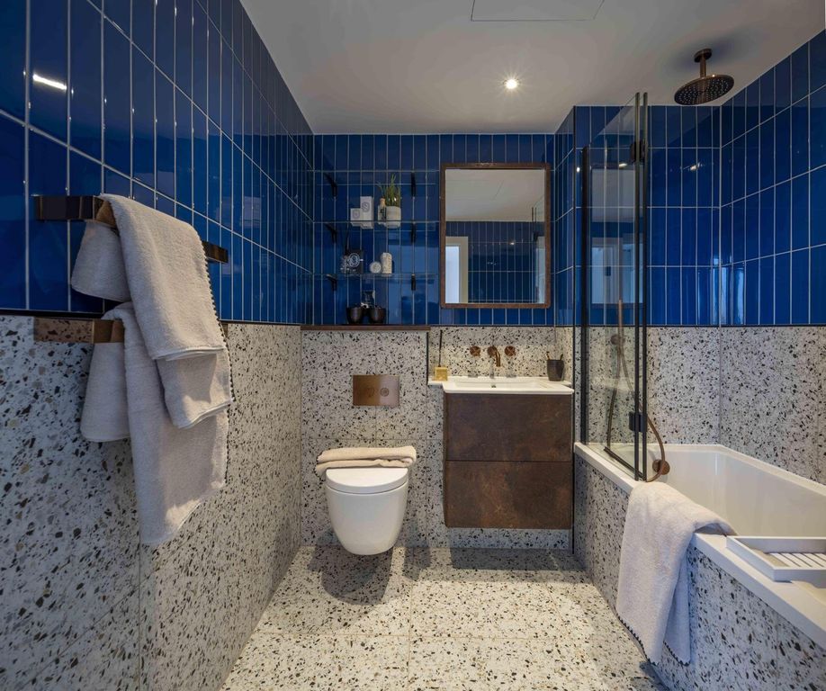 Property photo 2 of 12 Bathroom