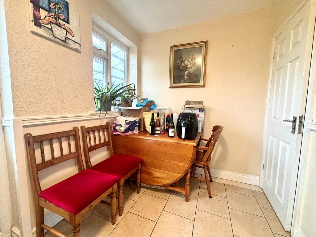 Property photo 3 of 9 Image