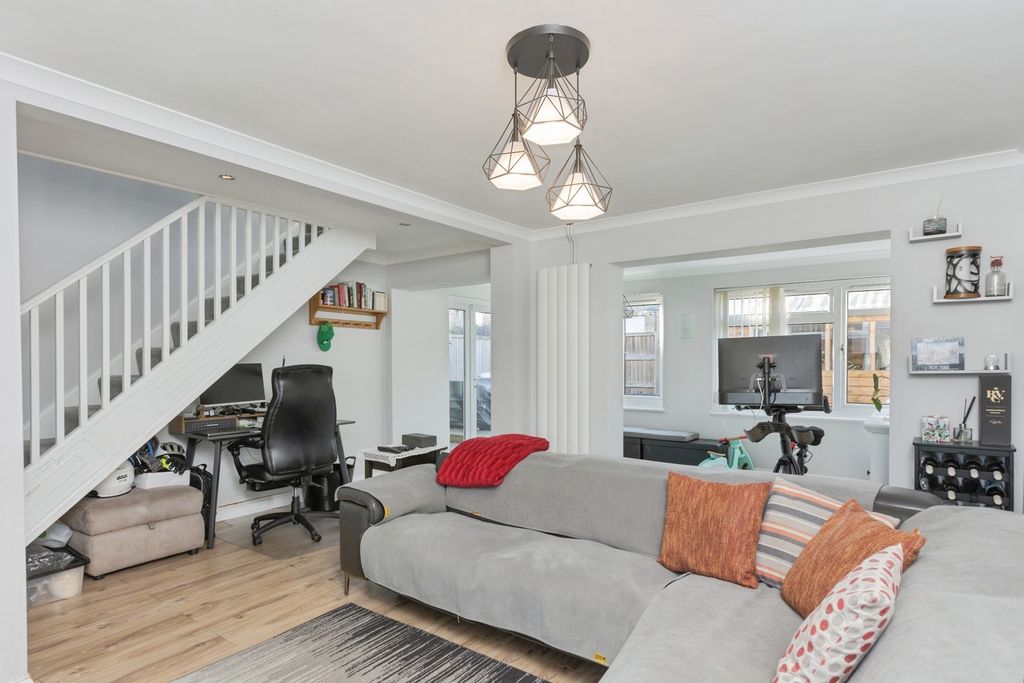 Property photo 2 of 17 Photo