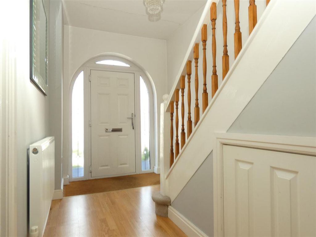 Property photo 2 of 21 Entrance Hall