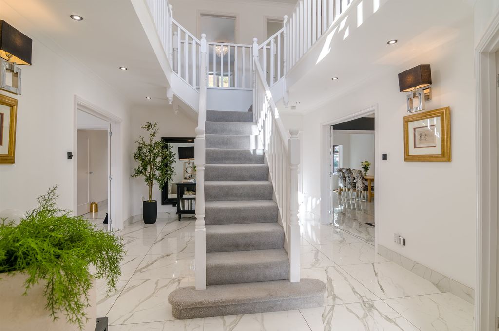 Property photo 2 of 46