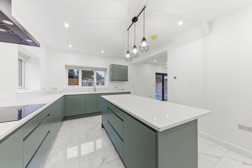 Property photo 3 of 27