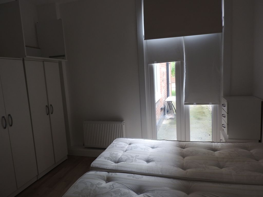 Property photo 1 of 6 Main Room