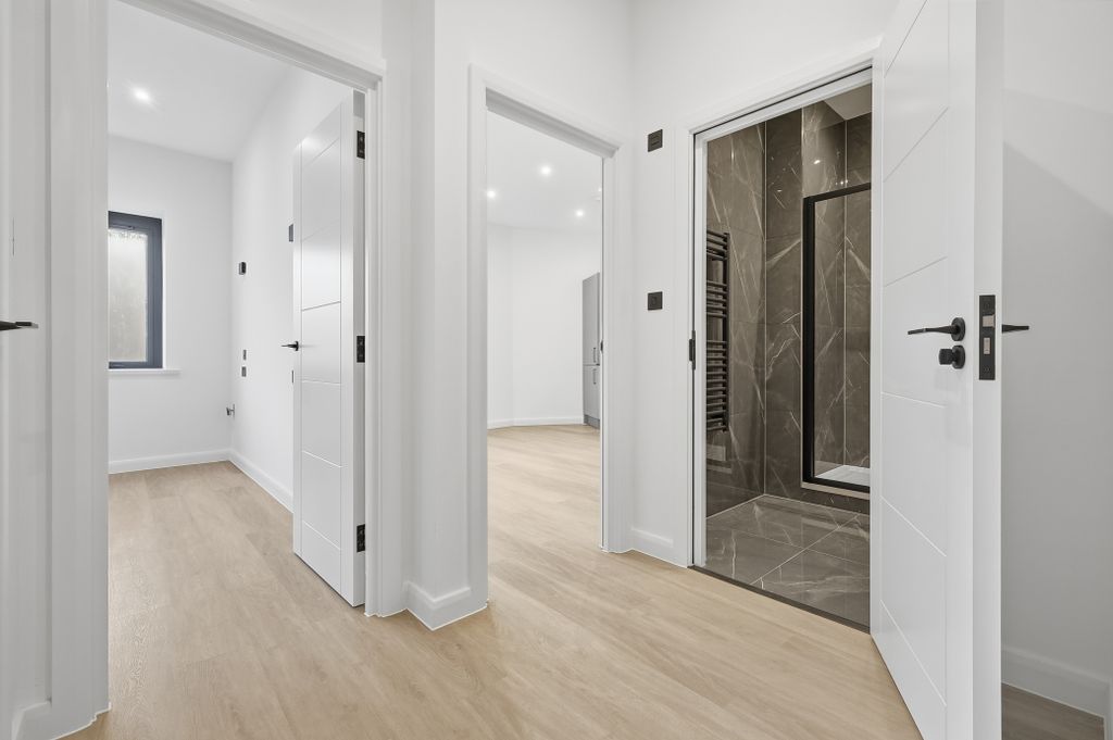 Property photo 2 of 8 Hallway