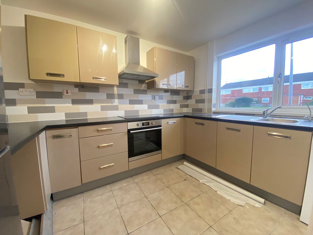 Property photo 2 of 9 Kitchen