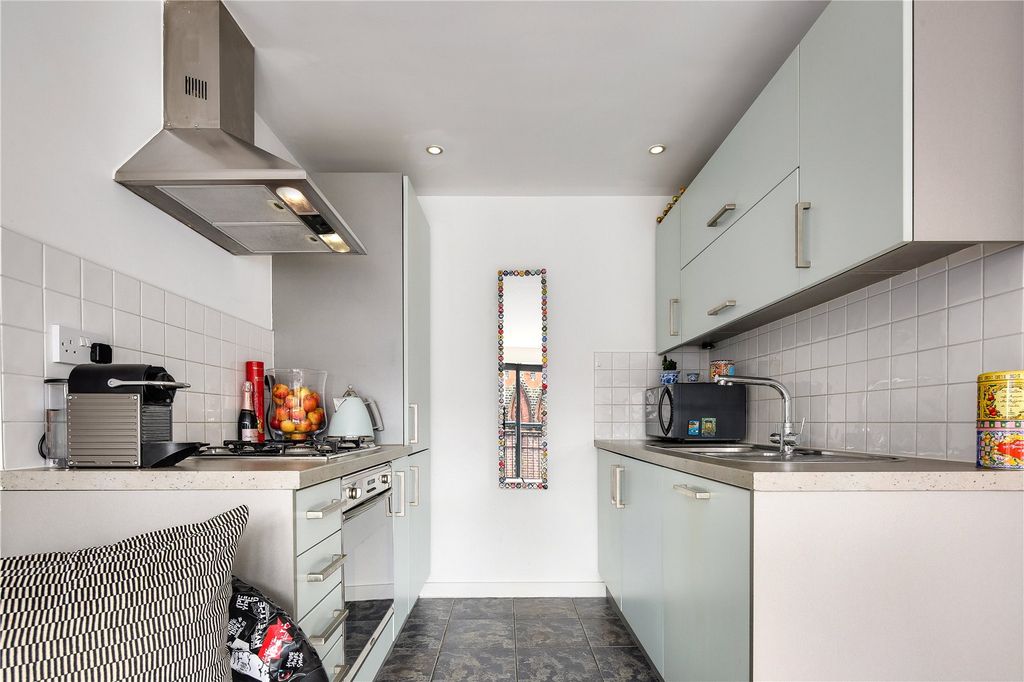 Property photo 3 of 15 Kitchen
