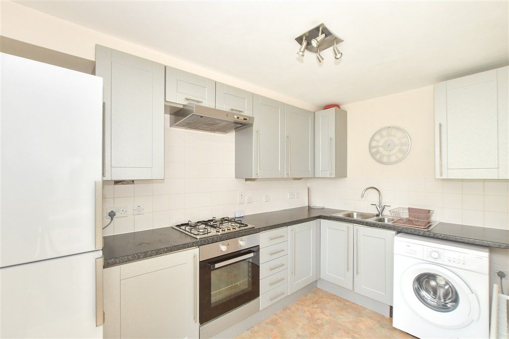 Property photo 2 of 7 Kitchen