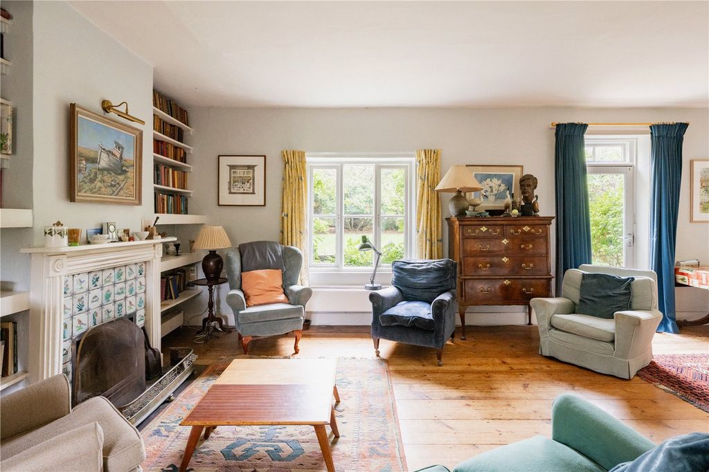 Property photo 3 of 19 Sitting Area