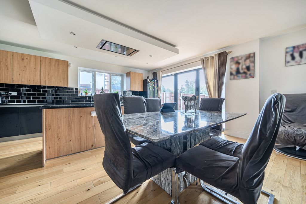 Property photo 3 of 25 1442113-9-69E0052...