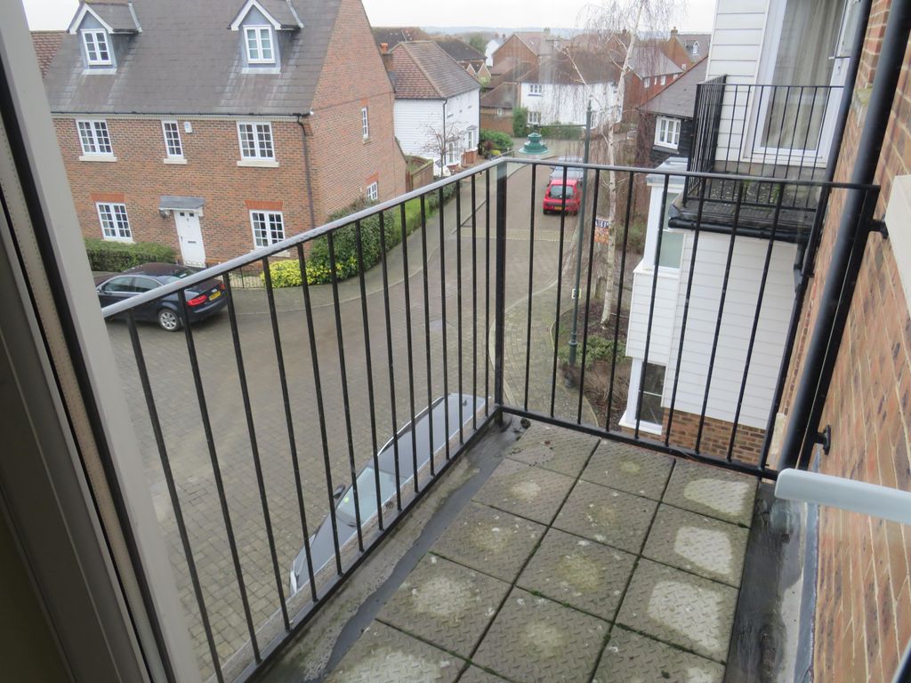 Property photo 3 of 8 Balcony