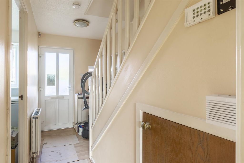 Property photo 2 of 16 Entrance Hall