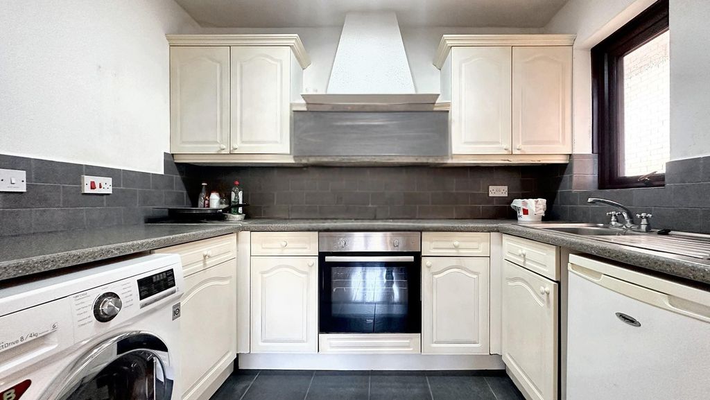 Property photo 2 of 6 Fdvvpdsuue227O0Zzbxdiq.Png