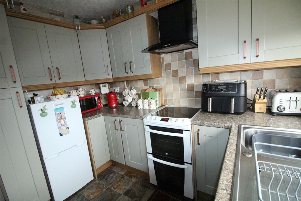 Additional image 3 of 2 bed detached bungalow for saleSmithies Moor Rise, Batley WF17