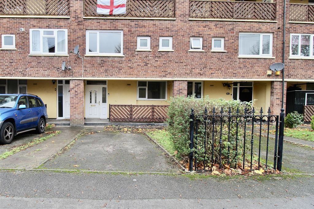 Property photo 1 of 13 Front Garden/Driveway