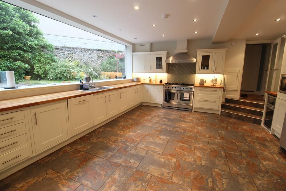 Property photo 3 of 20 Dining Kitchen 5