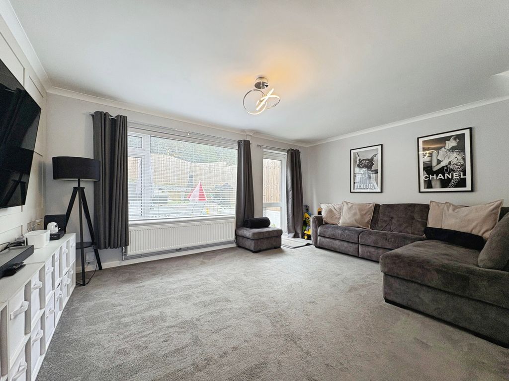 Property photo 3 of 14 Living Room