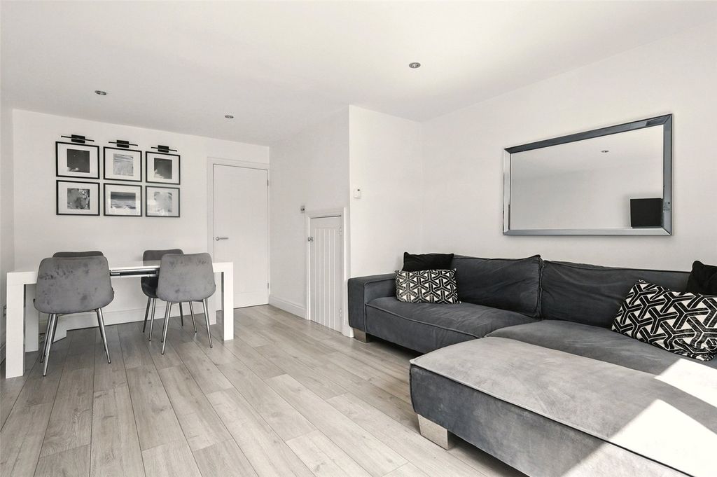 Property photo 3 of 16 Picture No. 22