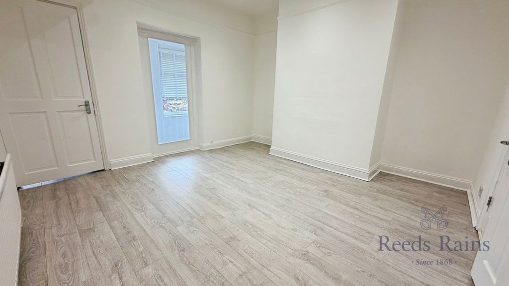 Property photo 3 of 11 Pbox-Img.Jpg