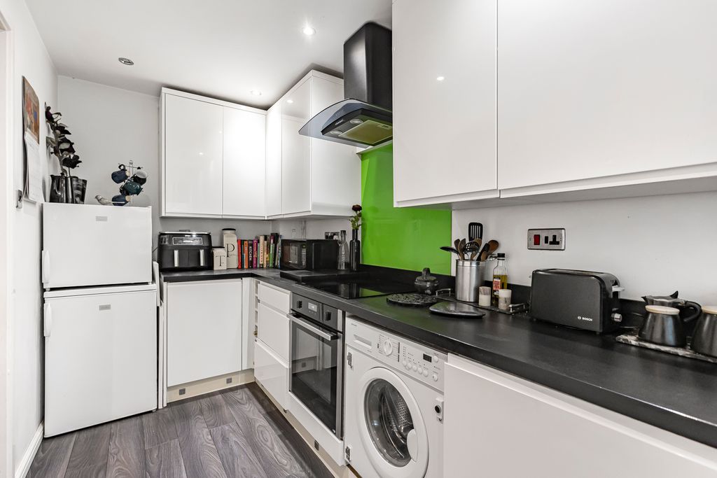 Property photo 3 of 12 Kitchen